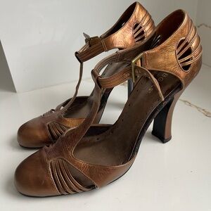 BCBGGirls vintage Bronze Heels size 9